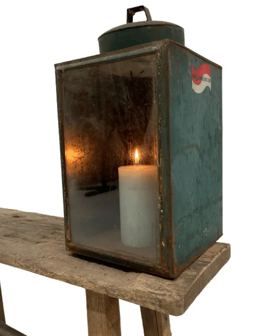 Decoratieve lantaren (oud Indonesisch blik)