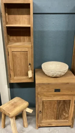 Hangend teakhouten kastje 40x20x120