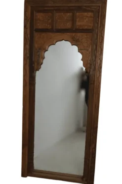 Houten spiegel met boog en houtsnijwerk 90×210 cm