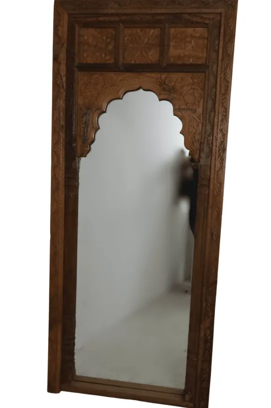 Houten spiegel met boog en houtsnijwerk 90×210 cm