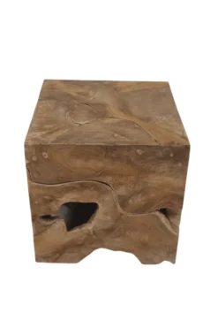 Kleine houten pilaar