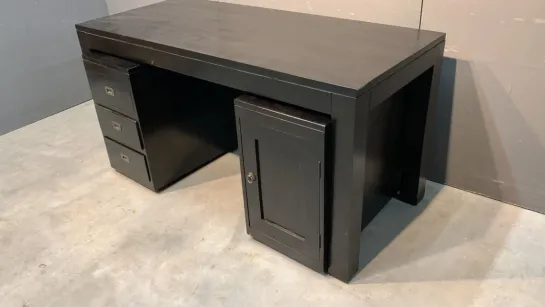 Koloniaal donker bureau