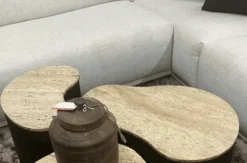Organische Salontafels van Mango Hout met Travertin Blad set van 2