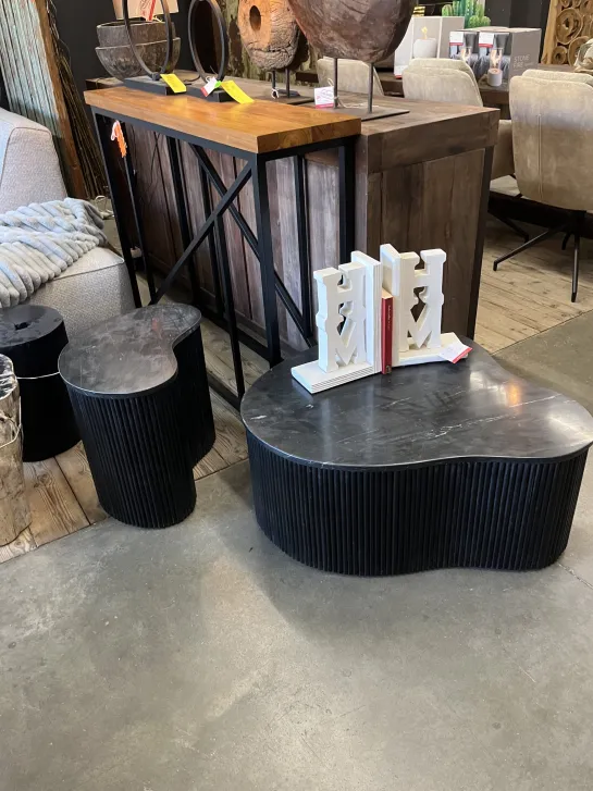 Organische Salontafels van Zwart Mango Hout met Zwart Marmeren Blad set van 2