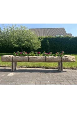Oude houten voederbak als plantenbak 260 cm