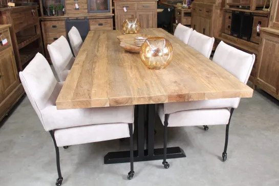 Oude teak eettafel