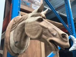 Paardenhoofd van hout