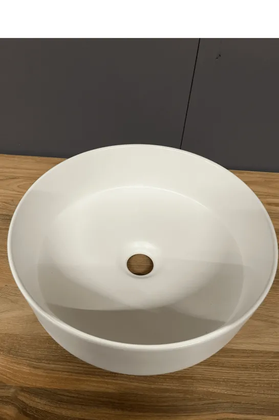 Witte ronde opbouw wasbak