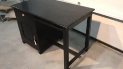 Zwart bureau