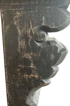 Zwarte boekensteun plank om op te hangen