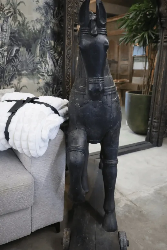 Zwart groot houten paard decoratie