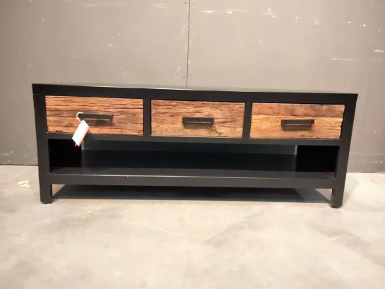 Zwart metaal tv meubel met oud houten lade