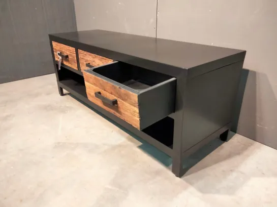 Zwart metaal tv meubel met oud houten lade