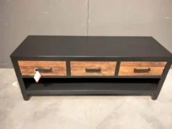 Zwart metaal tv meubel met oud houten lade